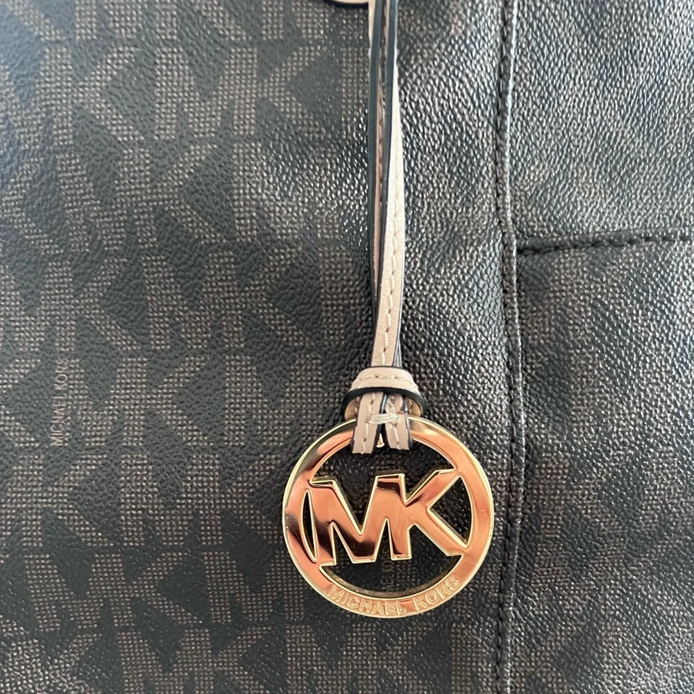 Authentic Michael Kors tote like new